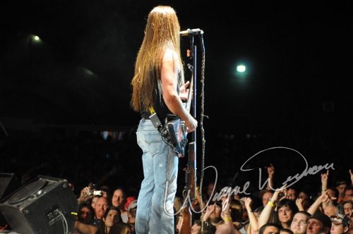 Jackyl live concert photo by Wayne Dennon