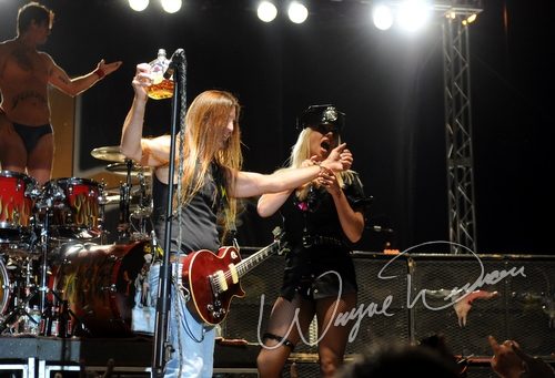 Jackyl live concert photo by Wayne Dennon