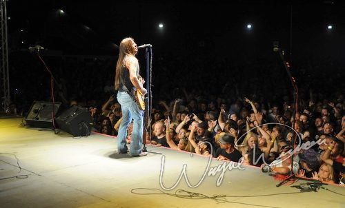 Jackyl live concert photo by Wayne Dennon