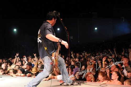 Jackyl live concert photo by Wayne Dennon