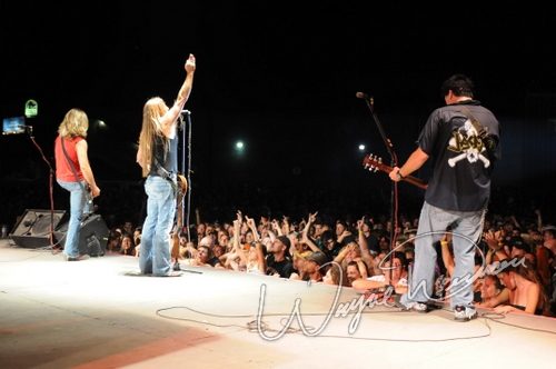 Jackyl live concert photo by Wayne Dennon