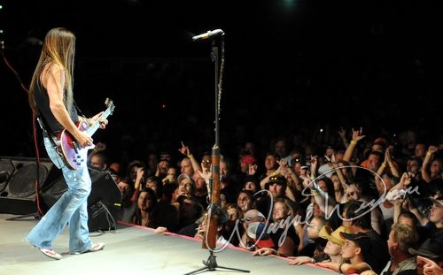 Jackyl live concert photo by Wayne Dennon
