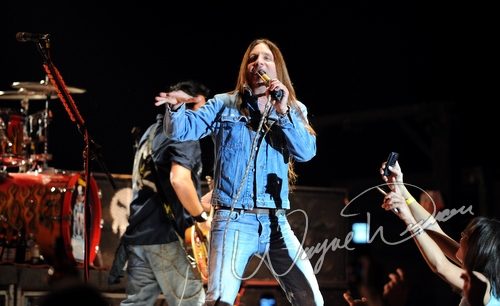 Jackyl live concert photo by Wayne Dennon