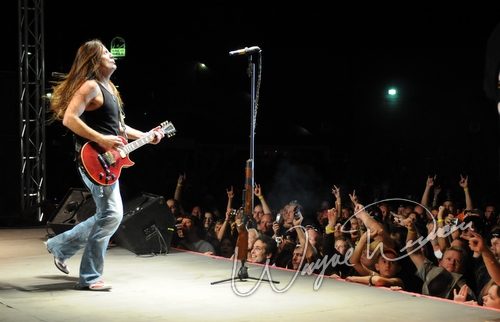 Jackyl live concert photo by Wayne Dennon