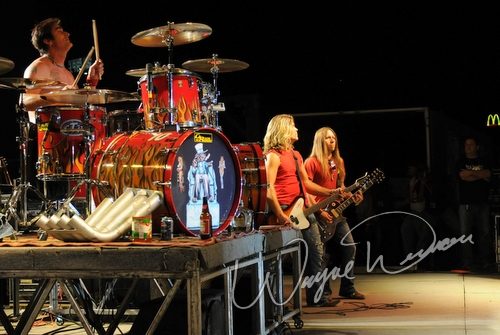 Jackyl live concert photo by Wayne Dennon