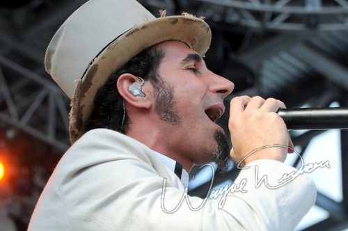 Serj Tankian concert photo by Wayne Dennon