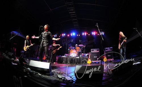 Gibson Rock Star Jam live concert photo by Wayne Dennon