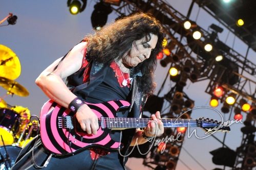 Twisted Sister live concert photo by Wayne Dennon