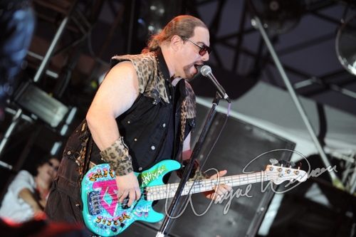 Twisted Sister live concert photo by Wayne Dennon