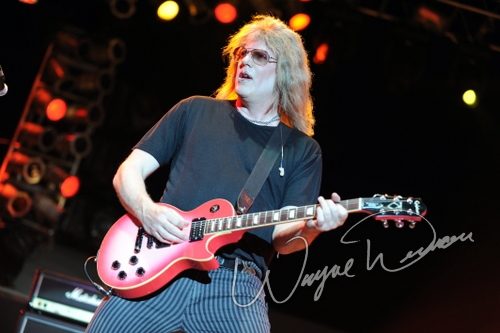 Twisted Sister live concert photo by Wayne Dennon