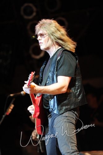 Twisted Sister live concert photo by Wayne Dennon