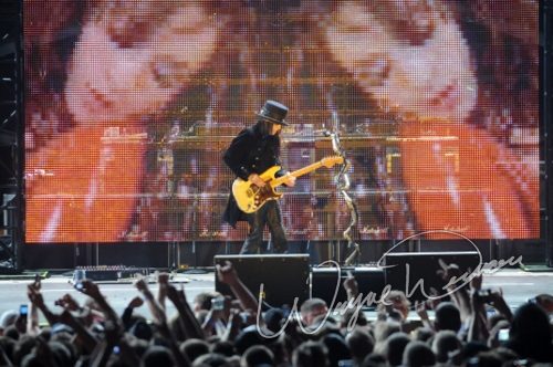 Motley Crue concert photo by Wayne Dennon