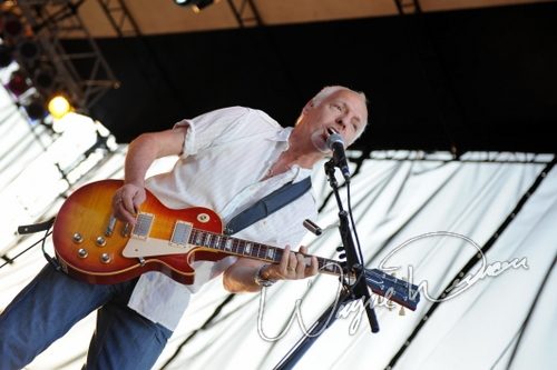Peter Frampton concert photo by Wayne Dennon