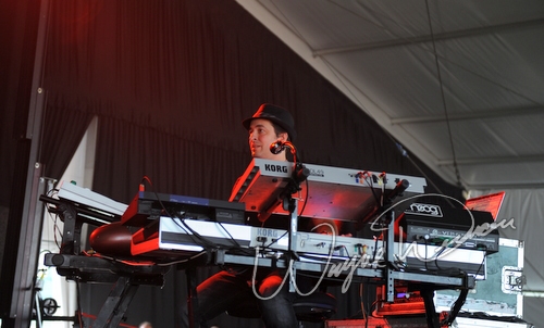 Jeff Beck by Wayne Dennon