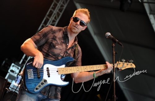 Monte Montgomery live concert photo by Wayne Dennon