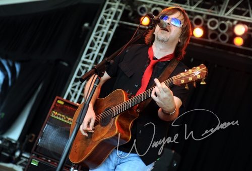 Monte Montgomery live concert photo by Wayne Dennon