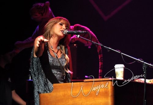 Grace Potter and the Nocturnals live concert photo by Wayne Dennon