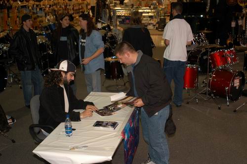 Mike Portnoy live concert photo by Wayne Dennon