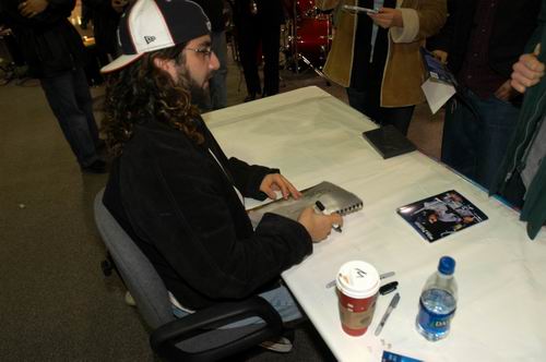 Mike Portnoy live concert photo by Wayne Dennon