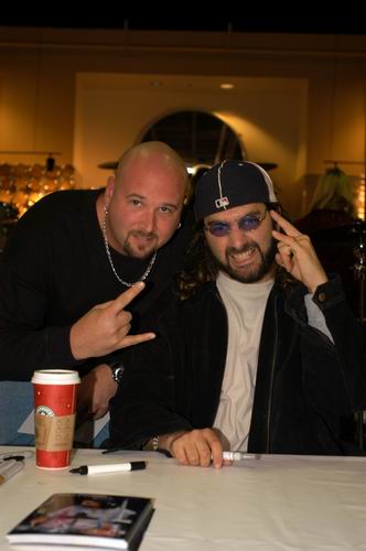 Mike Portnoy live concert photo by Wayne Dennon