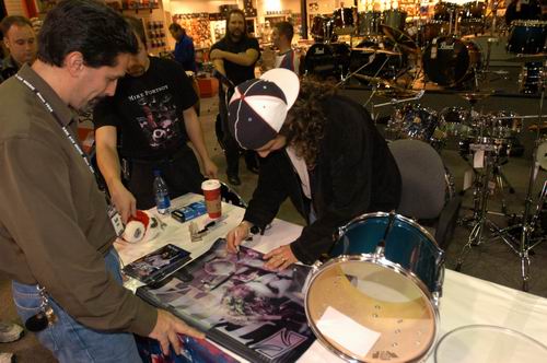 Mike Portnoy live concert photo by Wayne Dennon