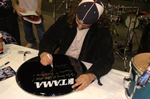 Mike Portnoy live concert photo by Wayne Dennon