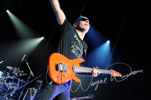 Joe Satriani live concert photo by Wayne Dennon