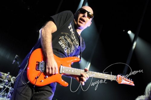 Joe Satriani live concert photo by Wayne Dennon