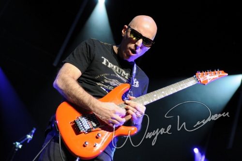 Joe Satriani live concert photo by Wayne Dennon