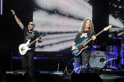 Joe Satriani live concert photo by Wayne Dennon