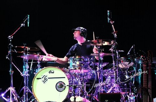 Joe Satriani live concert photo by Wayne Dennon