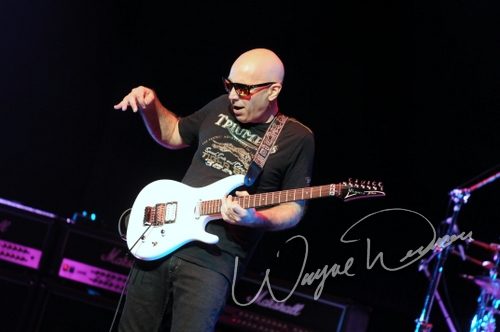 Joe Satriani live concert photo by Wayne Dennon