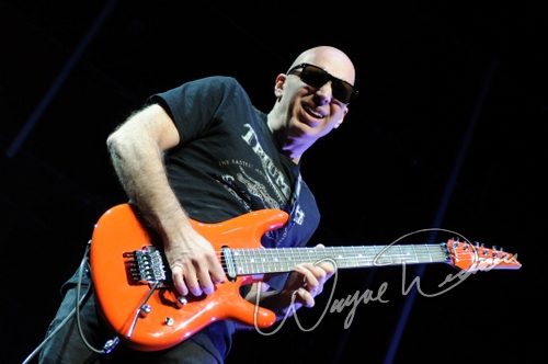 Joe Satriani live concert photo by Wayne Dennon