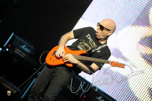 Joe Satriani live concert photo by Wayne Dennon