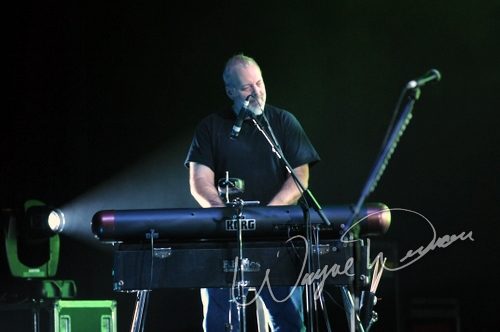 Joe Satriani live concert photo by Wayne Dennon