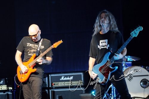 Joe Satriani live concert photo by Wayne Dennon