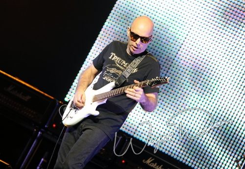 Joe Satriani live concert photo by Wayne Dennon