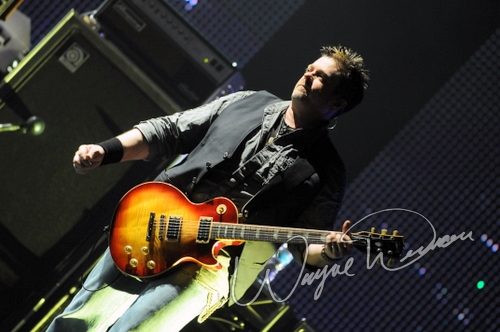 Joe Satriani live concert photo by Wayne Dennon