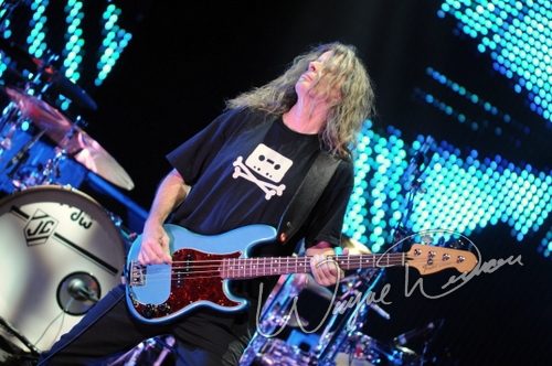 Joe Satriani live concert photo by Wayne Dennon