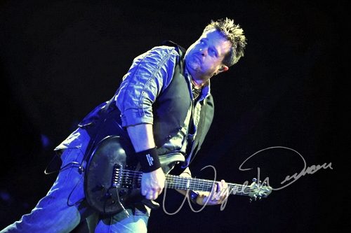 Joe Satriani live concert photo by Wayne Dennon
