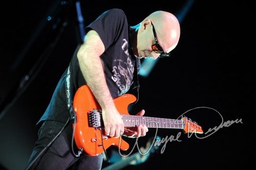 Joe Satriani live concert photo by Wayne Dennon