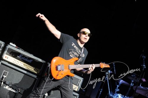 Joe Satriani live concert photo by Wayne Dennon