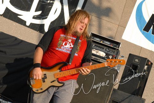 Ugly concert photo by Wayne Dennon