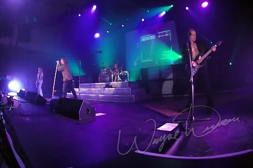 Def Leppard concert photo by Wayne Dennon