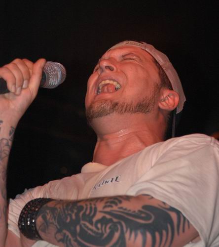 Flaw live concert photo by Wayne Dennon