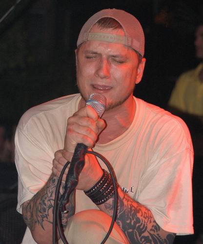 Flaw live concert photo by Wayne Dennon