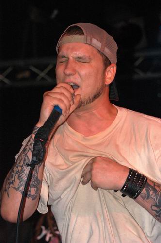 Flaw live concert photo by Wayne Dennon
