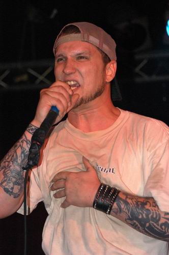 Flaw live concert photo by Wayne Dennon