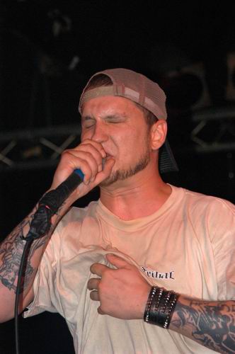 Flaw live concert photo by Wayne Dennon