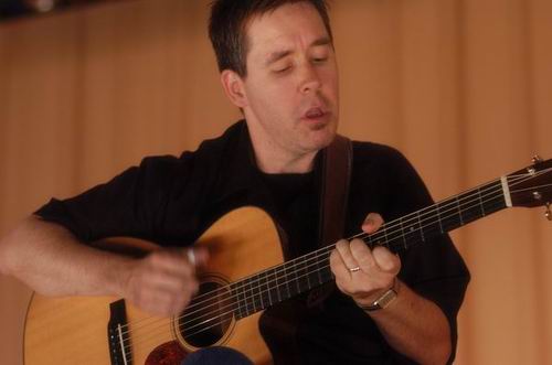 Pete Huttlinger concert photo by Wayne Dennon